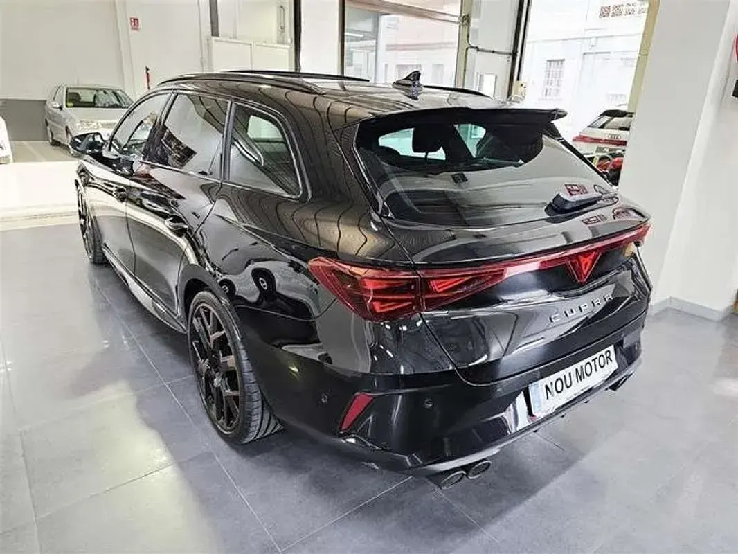 Usado Cupra Leon VZ 333 CV (244 kW) 2025 Negro Familiar