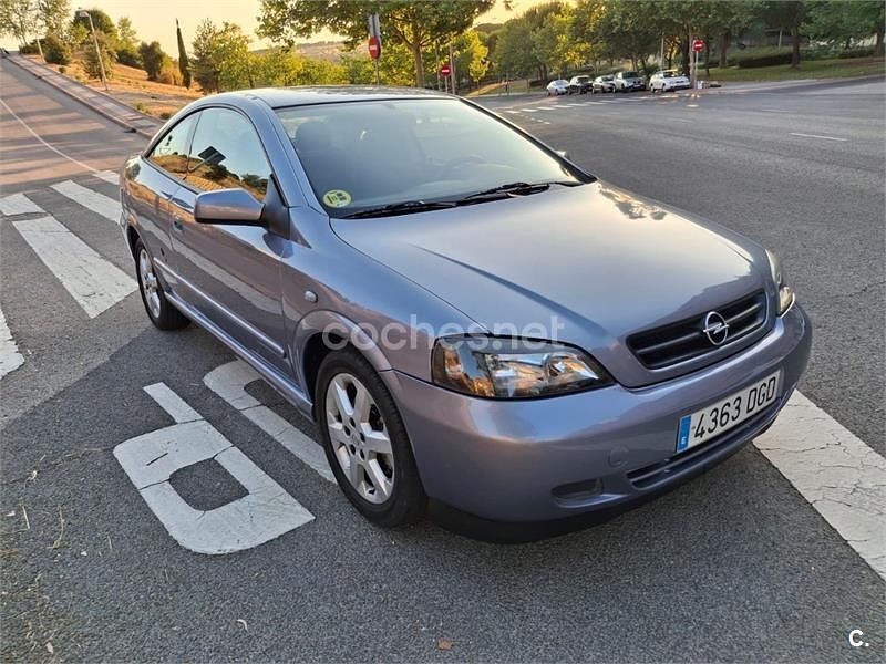 Gris / plata Usado 2005 Opel Astra Coupe | 5900 € (Precio justo) - Imagen 1/4