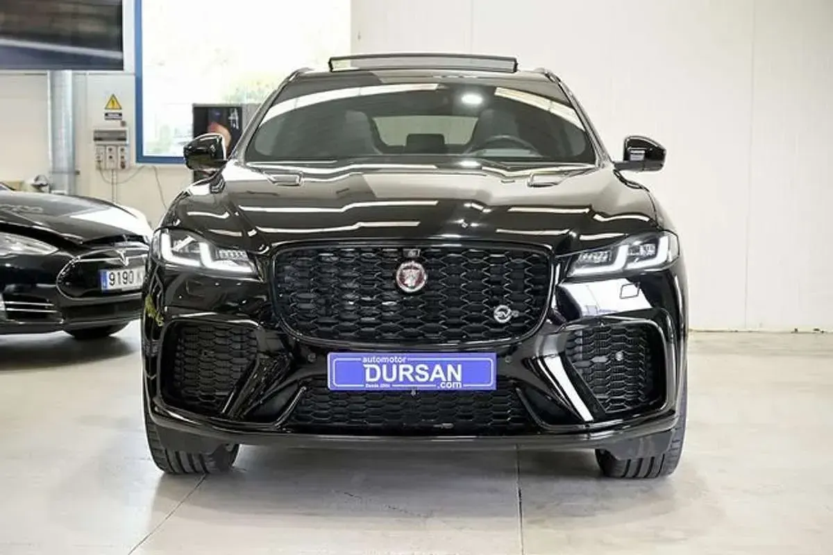 Usado Jaguar F-Pace SVR 557 CV (409 kW) 2023 Negro SUV