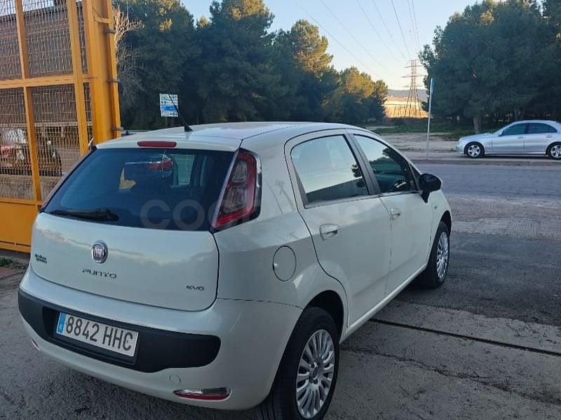 Usado Fiat Punto Lounge 77 CV (56 kW) 2012 Blanco Berlina