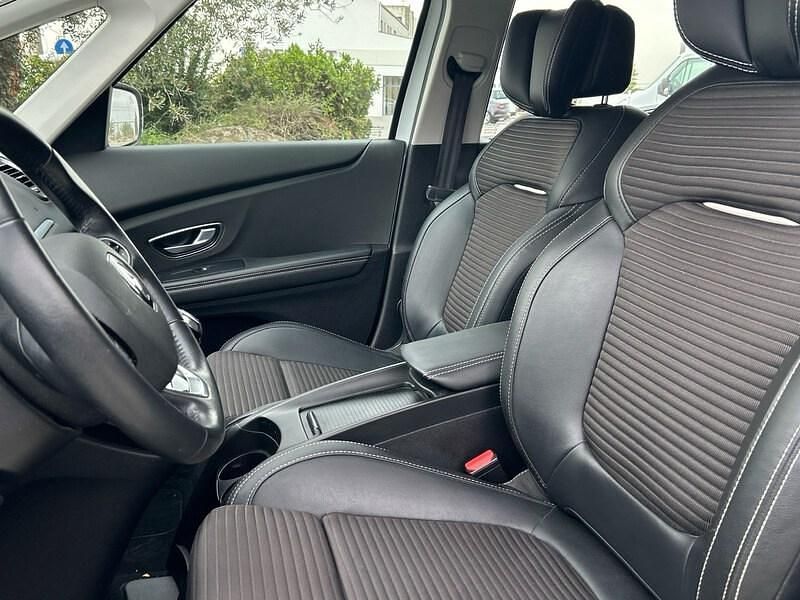 Usado Renault Scénic IV Collection 131 CV (96 kW) 2018 Blanco Monovolumen