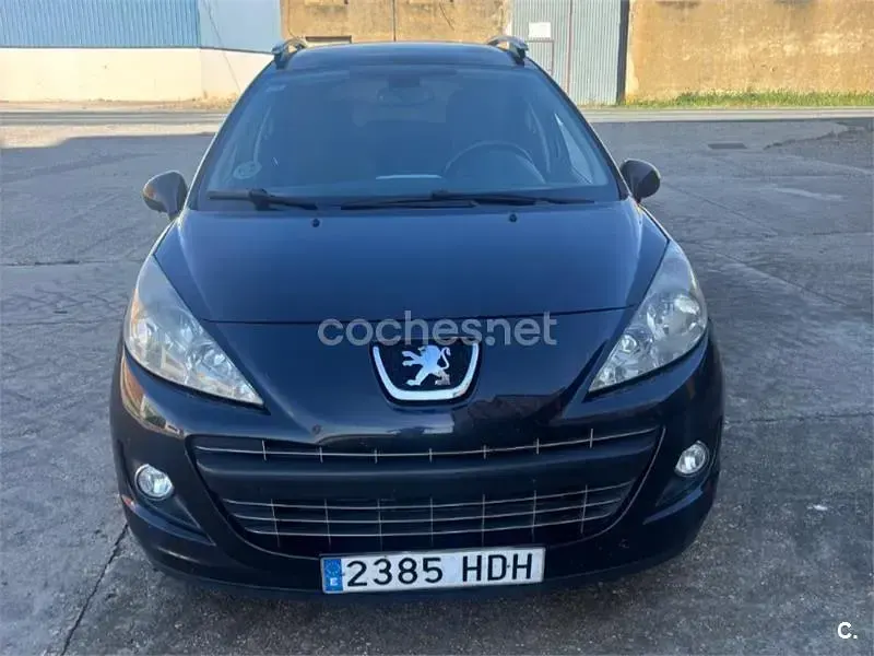 Usado Peugeot 207 Active 95 CV (69 kW) 2011 Negro Familiar