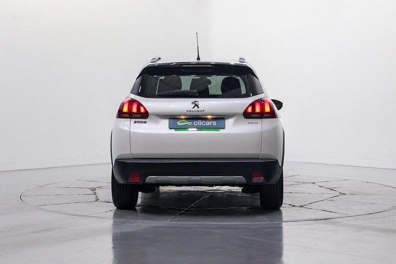 Usado Peugeot 2008 Allure 130 CV (95 kW) 2019 Blanco SUV