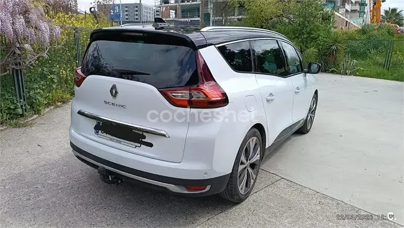 Usado Renault Grand Scénic IV Zen 130 CV (95 kW) 2017 Blanco Monovolumen