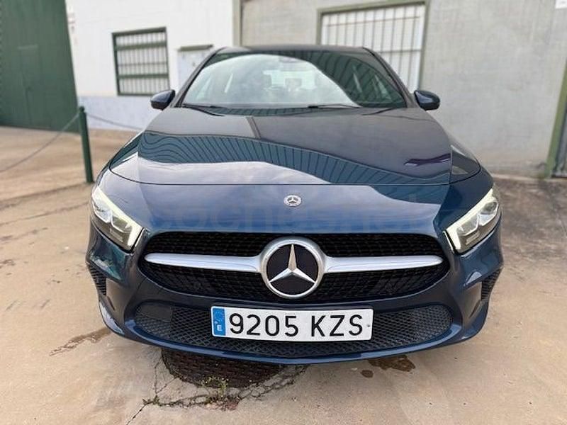 Begagnad Mercedes A180 116 HK (85 kW) 2019 Blå Sedan
