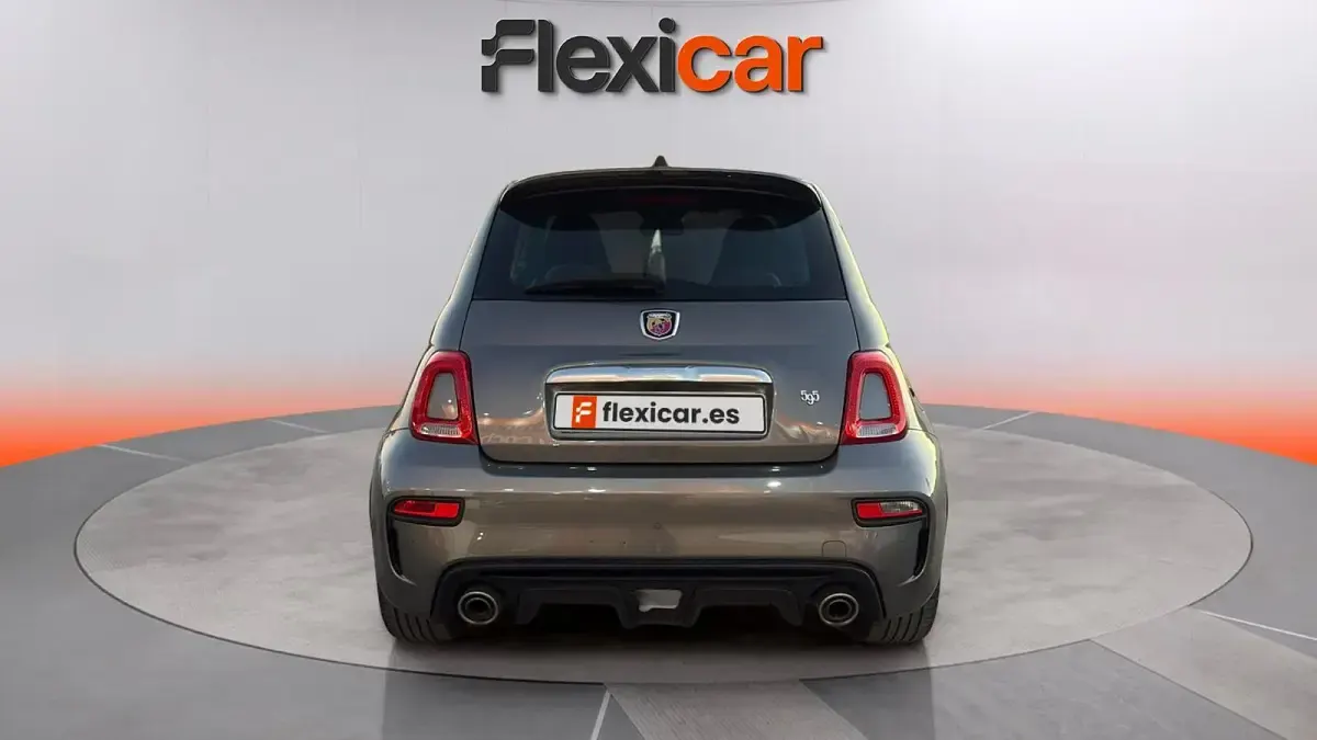 Usado Abarth 595 165 CV (121 kW) 2022 Gris Berlina