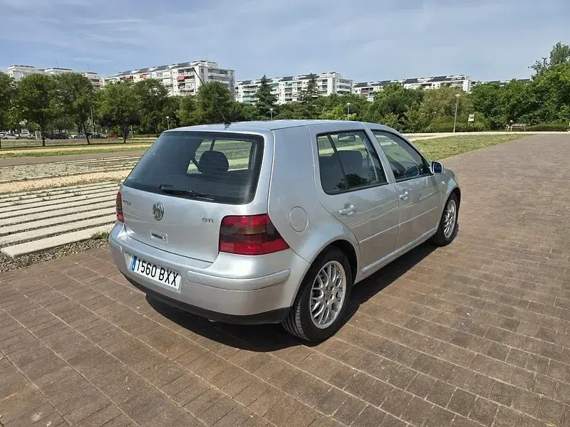 Usado VW Golf IV GTI 150 CV (110 kW) 2002 Gris / plata Berlina