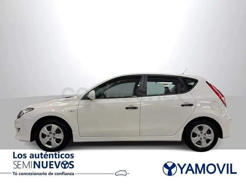 Begagnad Hyundai i30 Classic 109 HK (80 kW) 2011 Vit Sedan