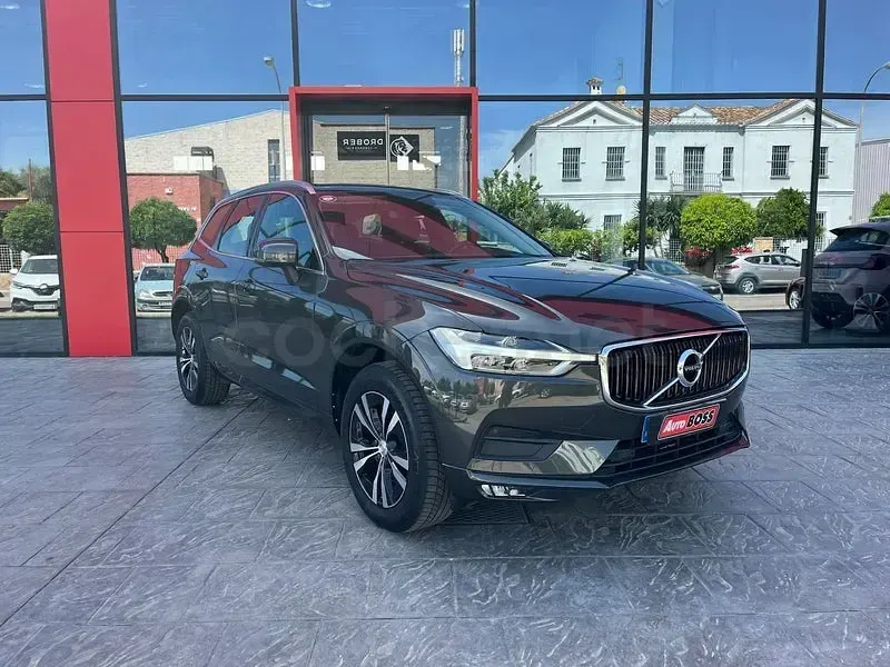 Usado Volvo XC60 Momentum 190 CV (139 kW) 2020 Gris / plata SUV