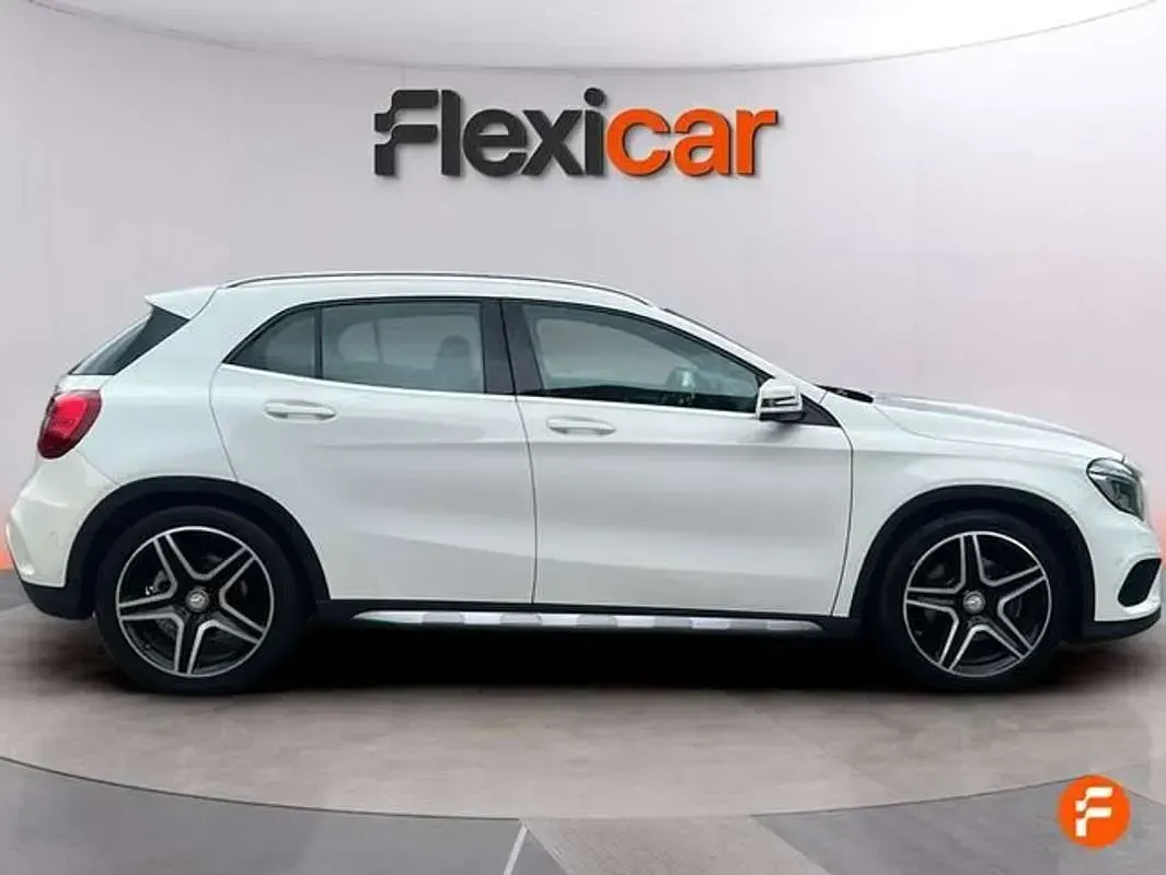 Usado Mercedes GLA220 AMG line 177 CV (130 kW) 2016 Blanco SUV