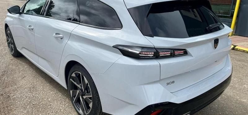 Usado Peugeot 308 Allure 136 CV (100 kW) 2024 Blanco okenite Familiar