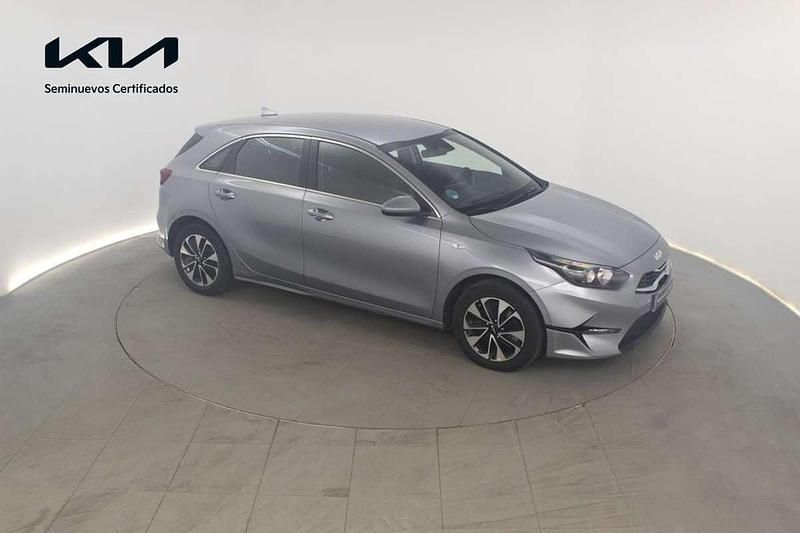 Usado Kia Ceed 101 CV (74 kW) 2025 Gris Utilitario