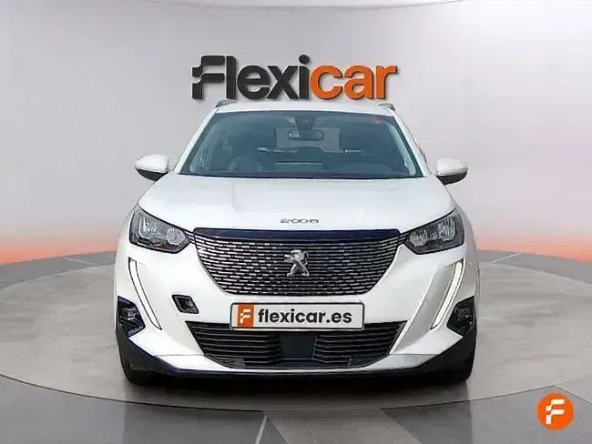 Usado Peugeot 2008 Allure 100 CV (73 kW) 2020 Blanco SUV