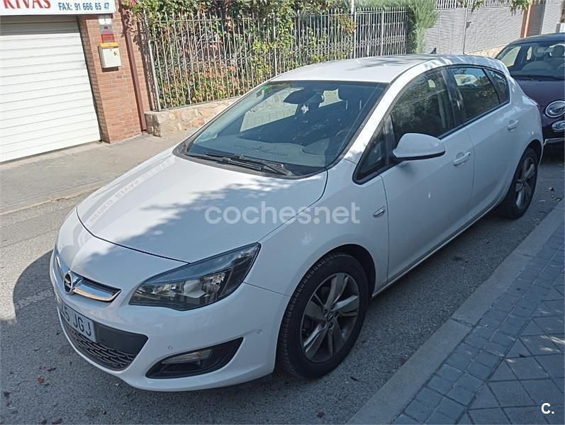 Blanco Usado 2015 Opel Astra Selective Berlina | 9000 € (Buen precio) - Imagen 1/4