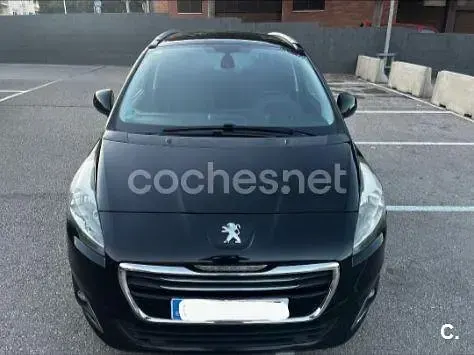 Usado Peugeot 5008 Access 120 CV (88 kW) 2016 Negro Monovolumen
