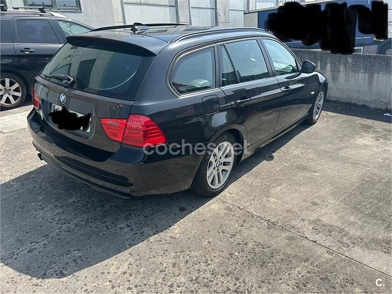 Usado BMW 318 143 CV (105 kW) 2012 Negro Familiar