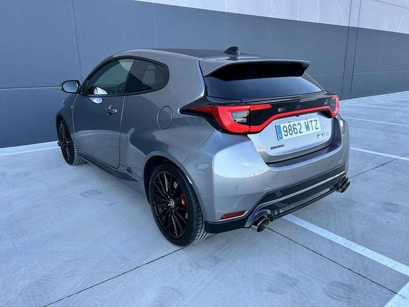 Usado Toyota Yaris 276 CV (202 kW) 2024 Gris Utilitario
