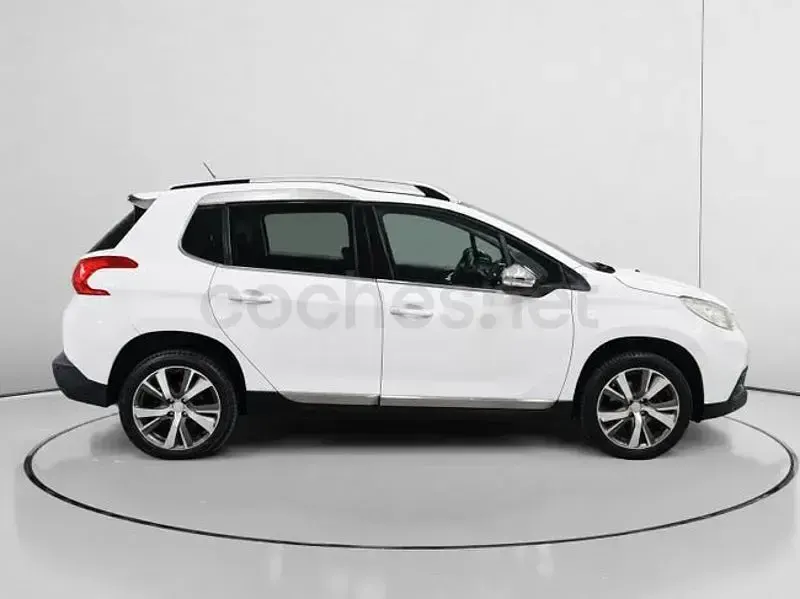 Usado Peugeot 2008 Allure 130 CV (95 kW) 2015 Blanco SUV