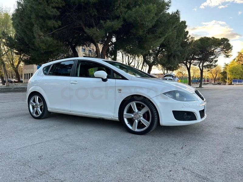 Usado Seat Leon Sport 160 CV (117 kW) 2009 Blanco Utilitario