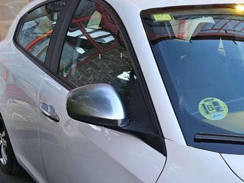 Usado Alfa Romeo Giulietta Distinctive 105 CV (77 kW) 2012 Blanco Utilitario