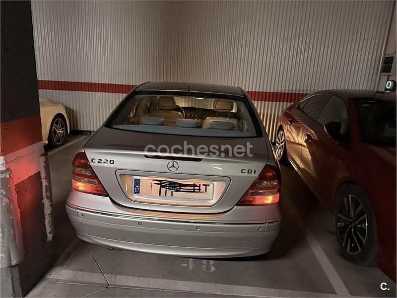 Usado Mercedes C220 Avantgarde 143 CV (105 kW) 2003 Gris / plata Berlina