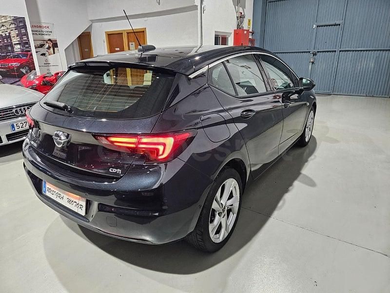 Usado Opel Astra Business 110 CV (80 kW) 2017 Negro Berlina