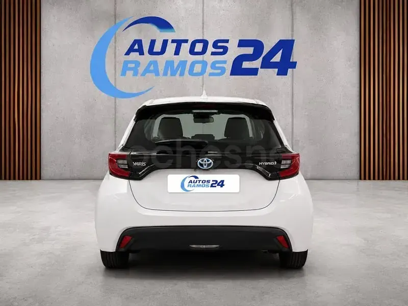 Usado Toyota Yaris 125 CV (91 kW) 2024 Blanco Utilitario