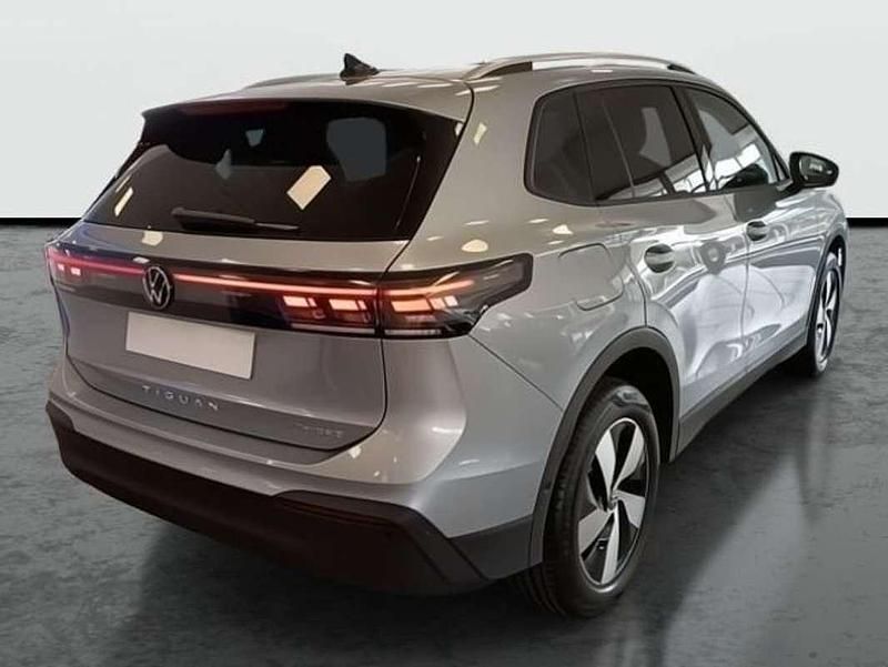 Usado VW Tiguan 204 CV (150 kW) 2024 Plateado SUV