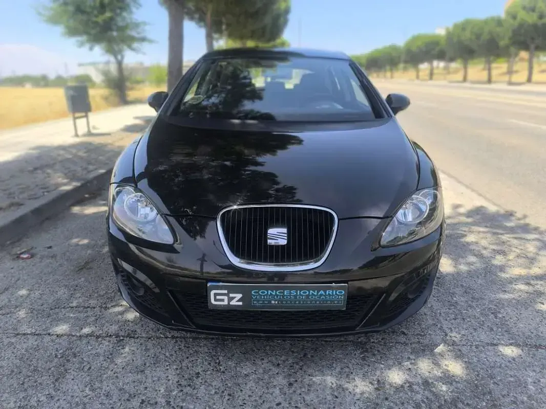 Usado Seat Leon Style 105 CV (77 kW) 2011 Negro Utilitario