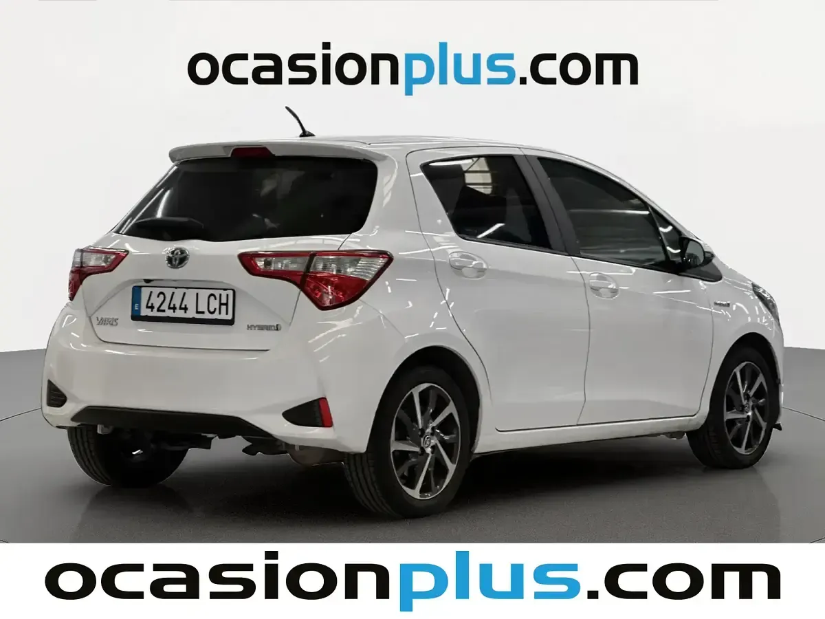 Usado Toyota Yaris Hybrid 100 CV (73 kW) 2019 Blanco Berlina
