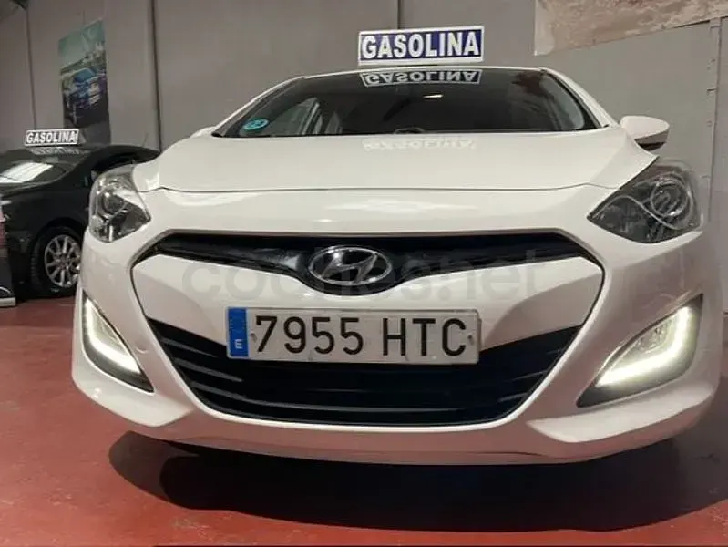 Begagnad Hyundai i30 100 HK (73 kW) 2013 Vit Sedan