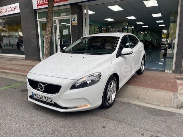 Blanco Usado 2017 Volvo V40 Kinetic Berlina | 15.300 € (Precio justo) - Imagen 1/4