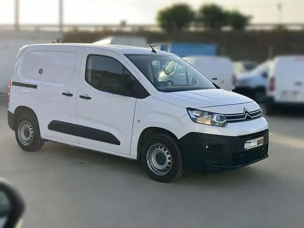 Usado Citroën Berlingo 102 CV (75 kW) 2021 Blanco Monovolumen