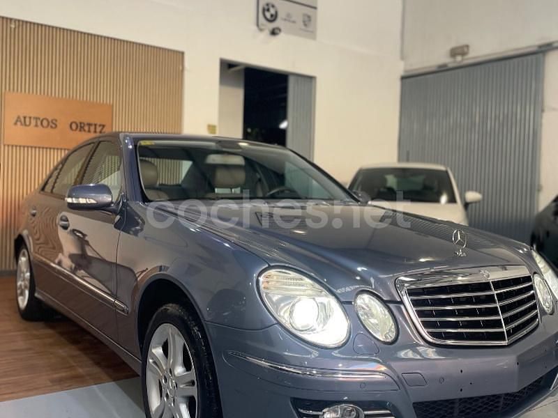 Azul Usado 2006 Mercedes E280 Elegance Berlina | 8900 € (Un poco caro) - Imagen 1/4