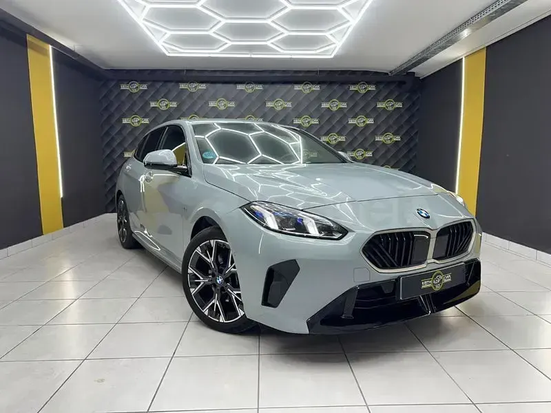 Usado BMW 120 170 CV (125 kW) 2025 Gris / plata Utilitario