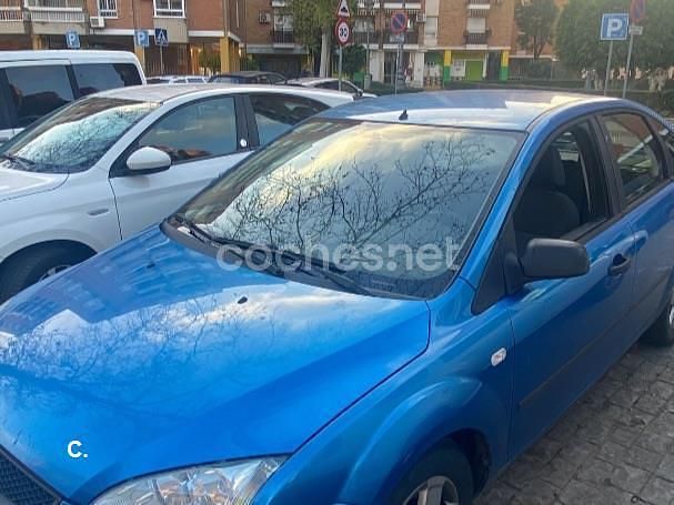 Usado Ford Focus Trend 109 CV (80 kW) 2005 Azul Berlina