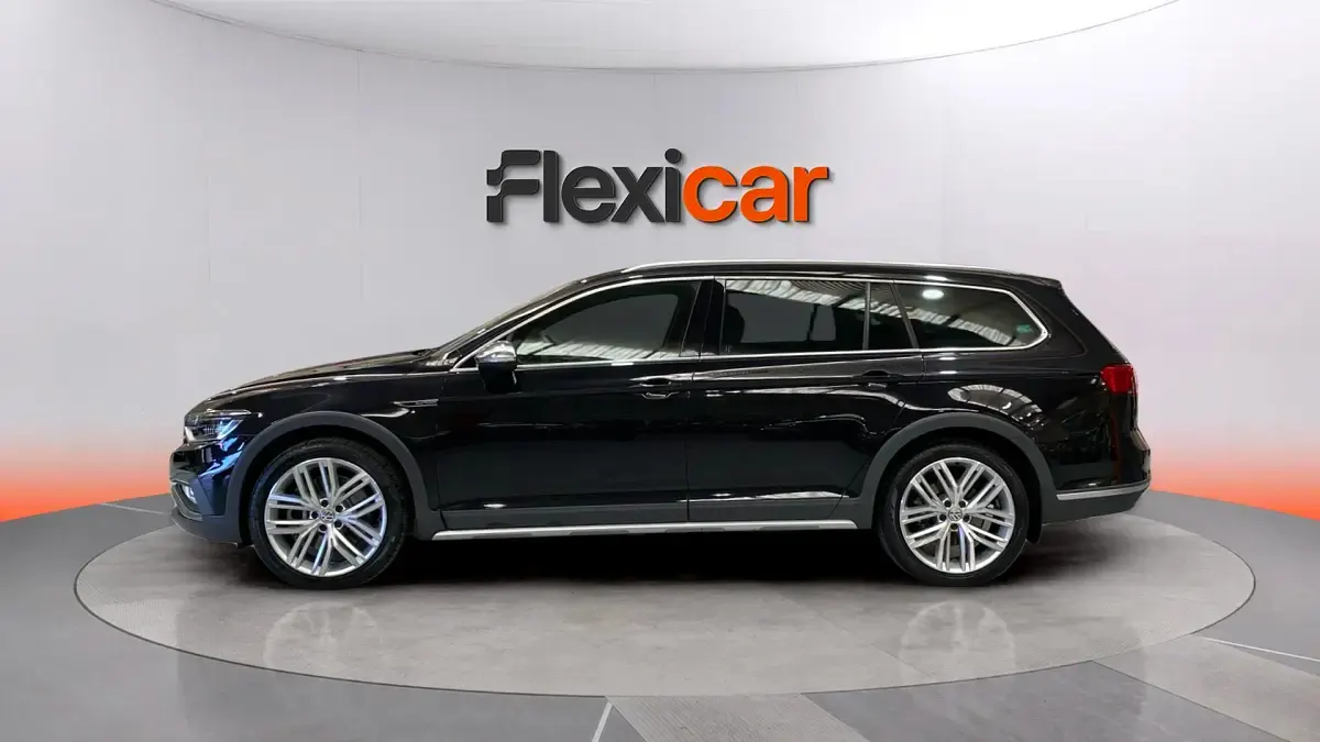 Usado VW Passat Alltrack 240 CV (176 kW) 2020 Negro Familiar