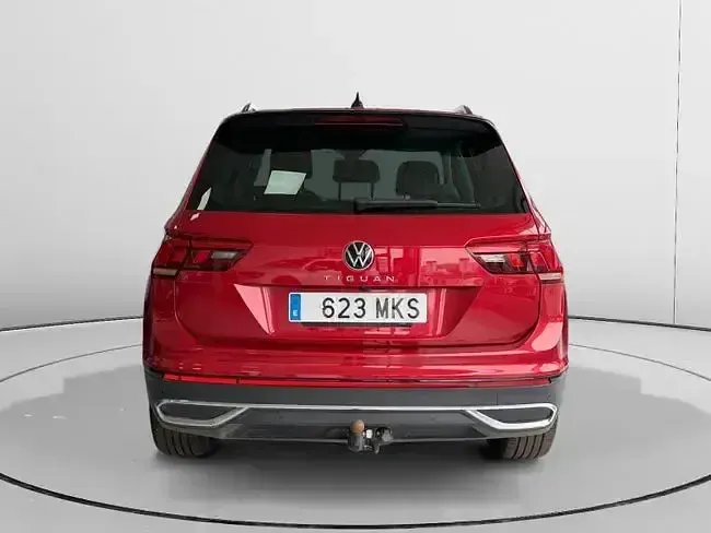 Usado VW Tiguan Sportline 150 CV (110 kW) 2023 Rojo SUV