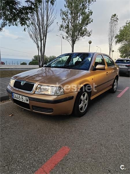 Naranja Usado 2001 Skoda Octavia Elegance Berlina | 1200 € - Imagen 1/4