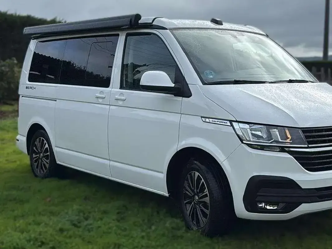 Usado VW California Beach 150 CV (110 kW) 2021 Blanco Van