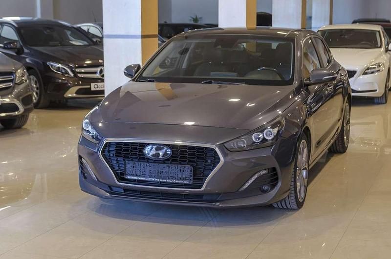 Usado Hyundai i30 Style 136 CV (100 kW) 2019 Gris Utilitario
