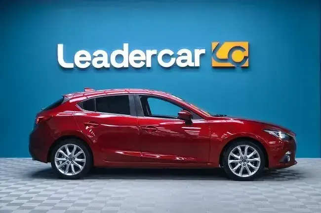 Usado Mazda 3 Luxury 120 CV (88 kW) 2016 Rojo Utilitario