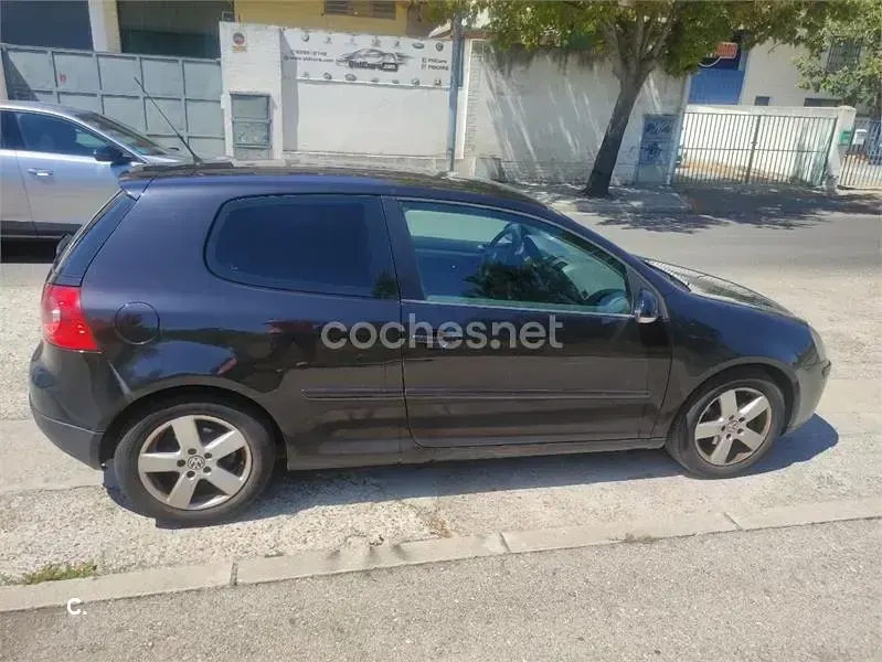 Usado VW Golf V Sportline 105 CV (77 kW) 2007 Negro Berlina