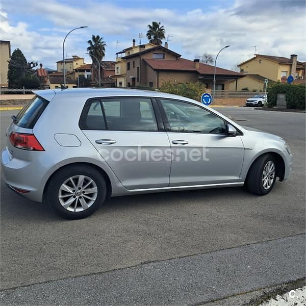 Usado VW Golf VII 110 CV (80 kW) 2017 Gris / plata Berlina