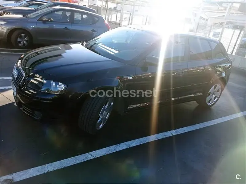 Usado Audi A3 Sportback Ambiente 140 CV (102 kW) 2006 Negro Utilitario