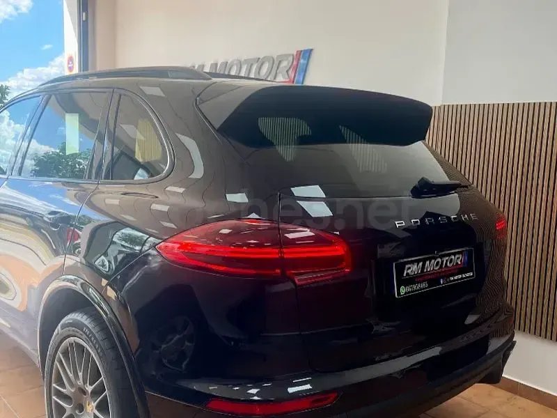 Usado Porsche Cayenne Platinum Edition 262 CV (192 kW) 2017 Negro SUV