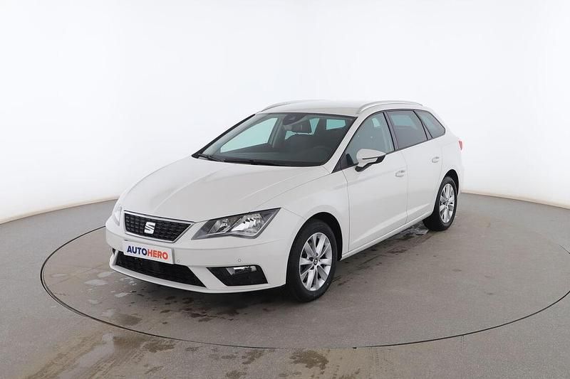 Usado Seat Leon Style 150 CV (110 kW) 2020 Blanco Familiar