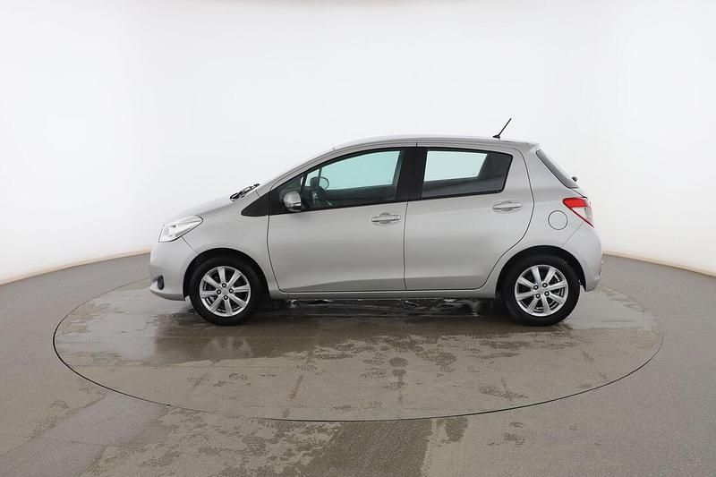 Usado Toyota Yaris Active 70 CV (51 kW) 2014 Plata Berlina