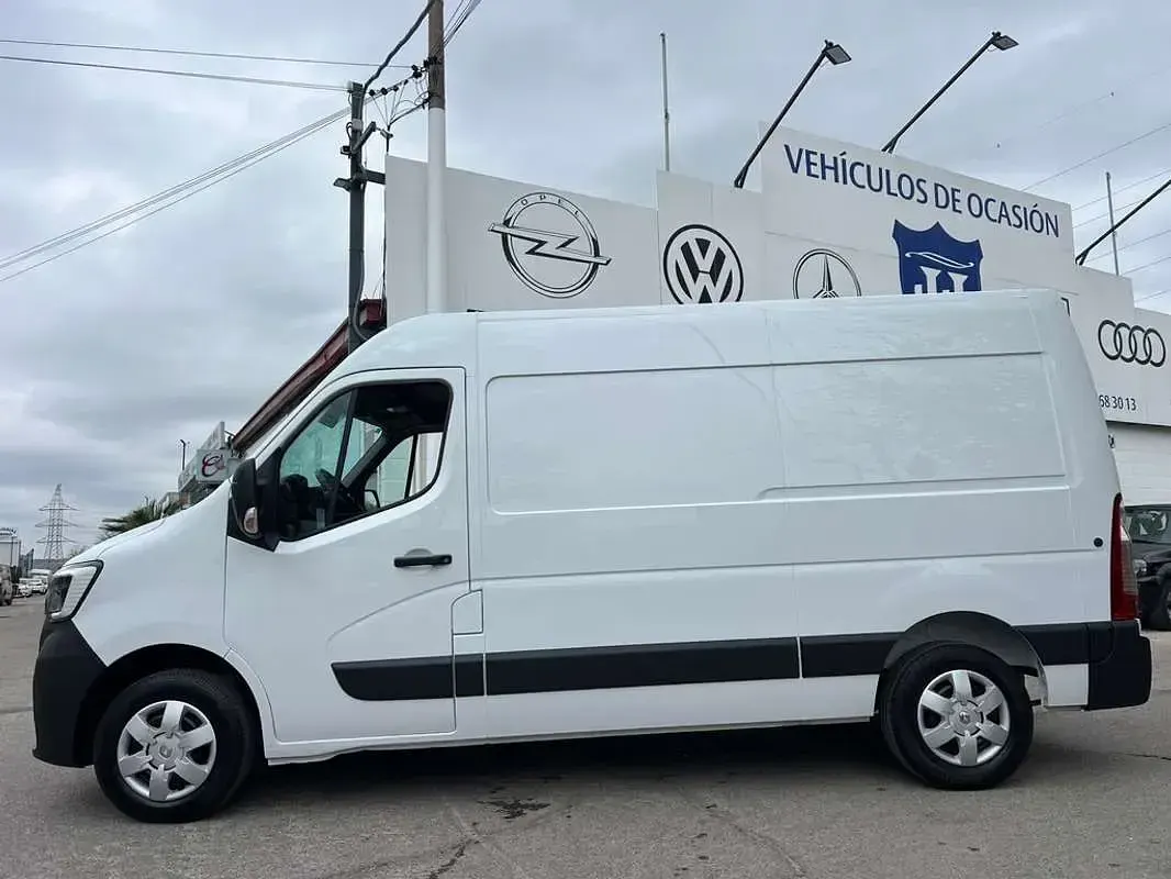 Usado Renault Master 145 CV (106 kW) 2023 Blanco Monovolumen