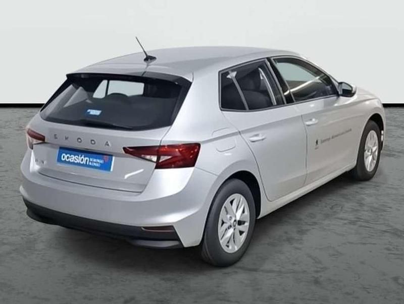 Nuevo Skoda Fabia Selection 95 CV (69 kW) 2025 Plateado Utilitario